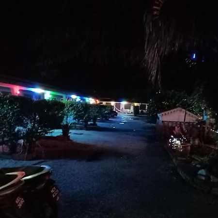 Rainbow Bed N Bfast Vandrehjem Pantai Cenang  Eksteriør billede