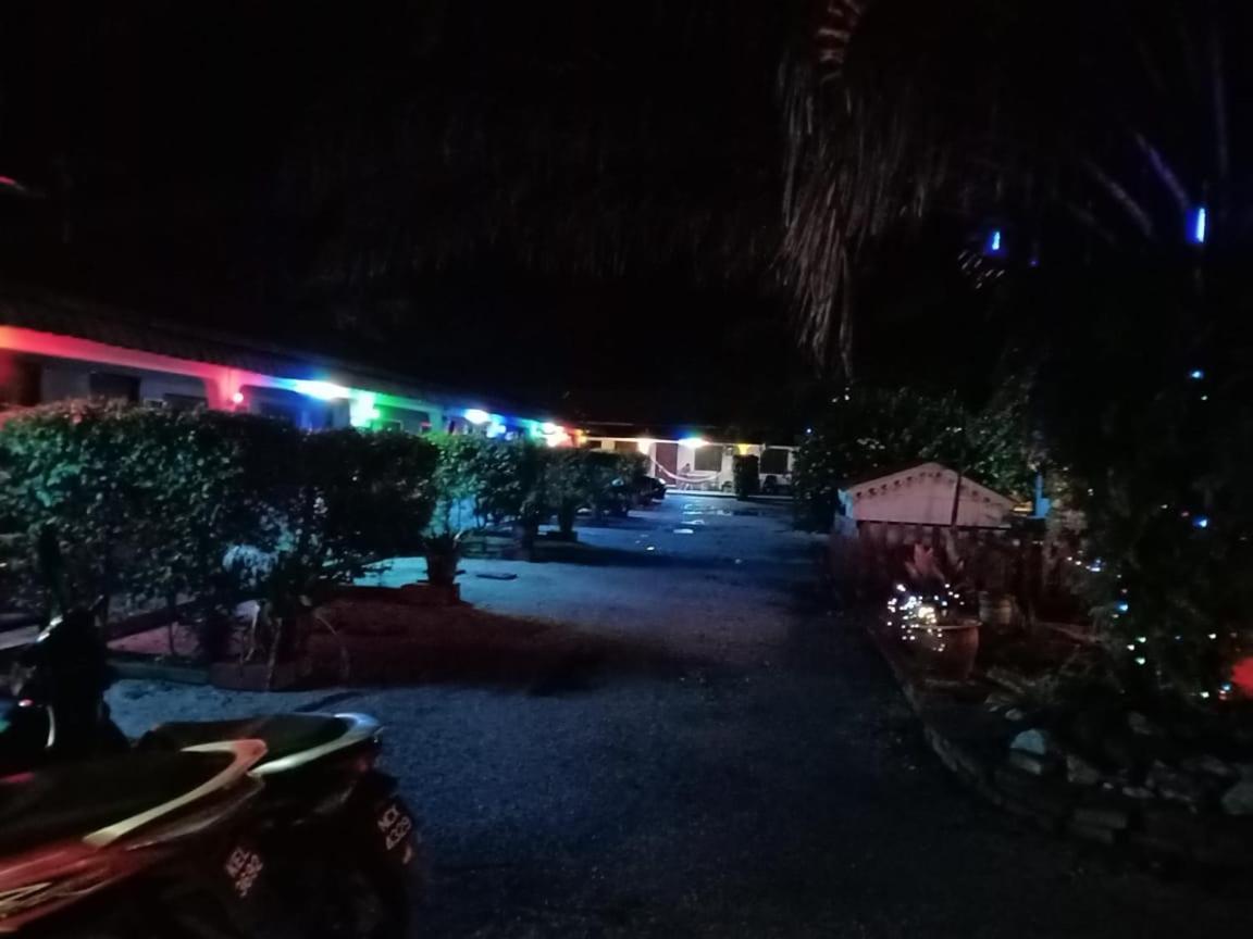 Rainbow Bed N Bfast Vandrehjem Pantai Cenang  Eksteriør billede