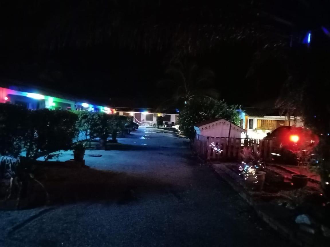 Rainbow Bed N Bfast Vandrehjem Pantai Cenang  Eksteriør billede